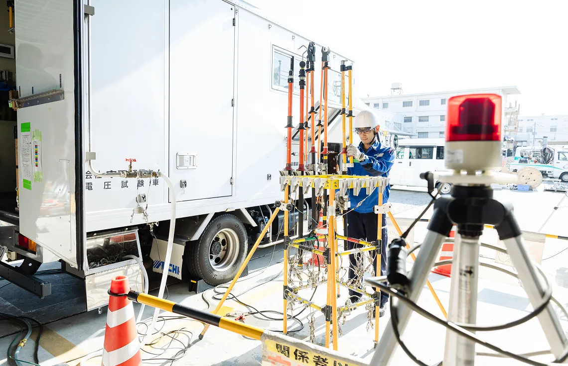 絶縁用保護用具等の耐電圧試験